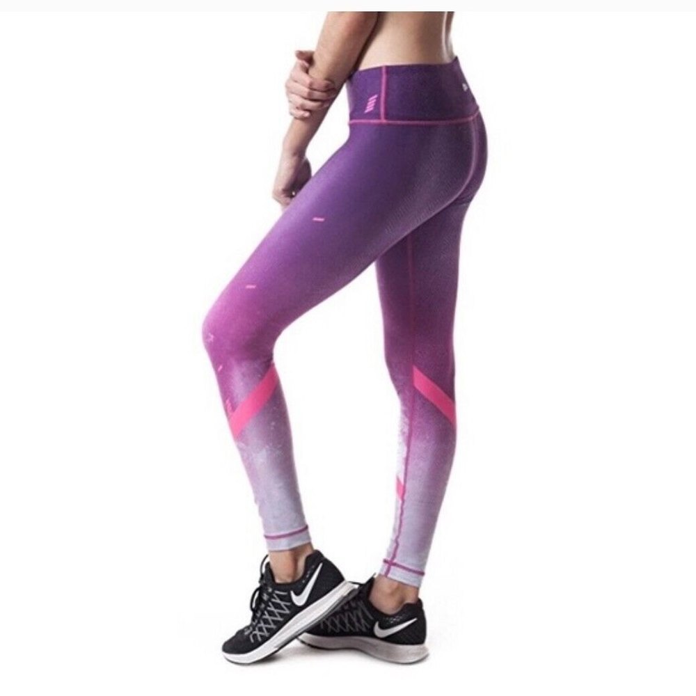 Wear it to heart Womens Size M Legging Purple Front Waist Pocket Snakeskin Ombre